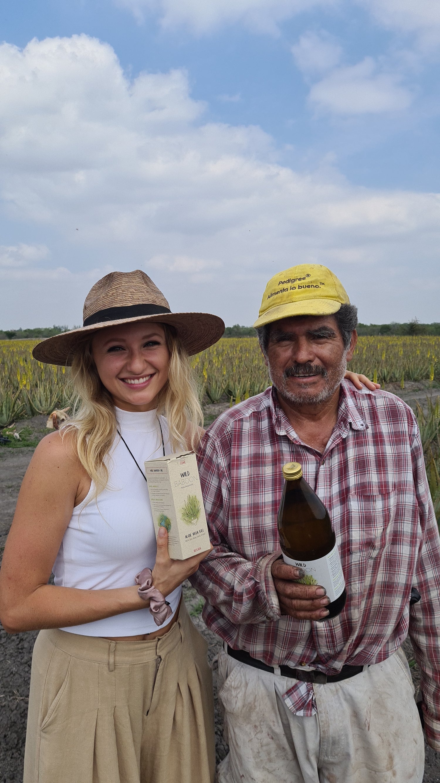 Nicole Borek mit Farmmitarbeiter in Mexiko